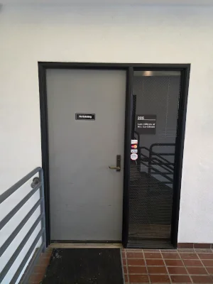 Automatic sliding door